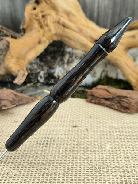Häkelholz Vika aus stabilisiertem black palmyra mit Tulip red Hakenstärke 4,0