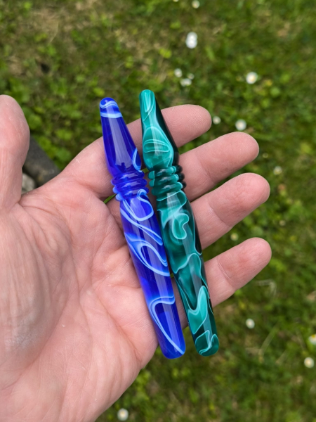 2  x Häkelholz Edana mit Clover Amour 3,0 und 4,0 und 38-40mm Hankenlänge und 1 x Ida aus Acryl mit Clover Amour 3,5 und 38-40mm Hakenlänge