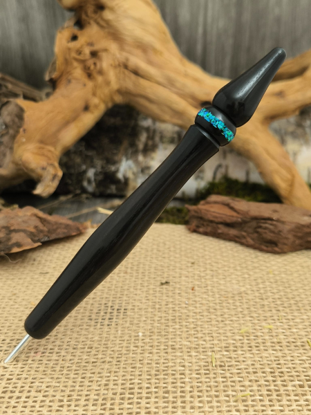 Claire aus Ebenholz mit Opalen und Haken Clover Amour 4,0 40mm Hakenlänge